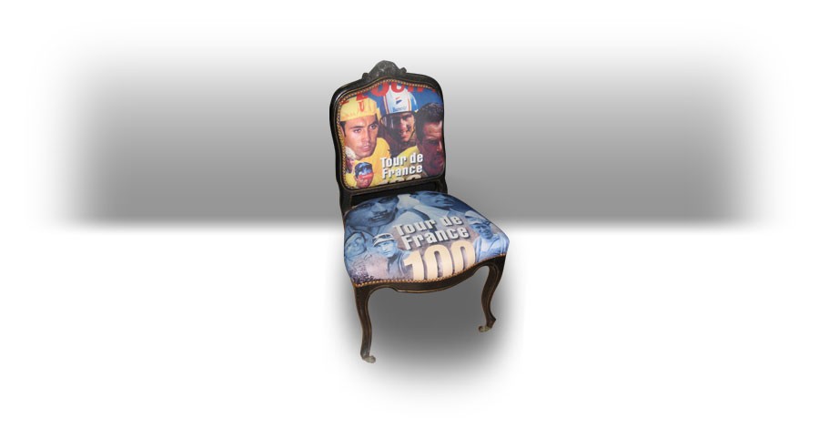 Chaise<br/>Chaise en bois avec tissu sublimé.